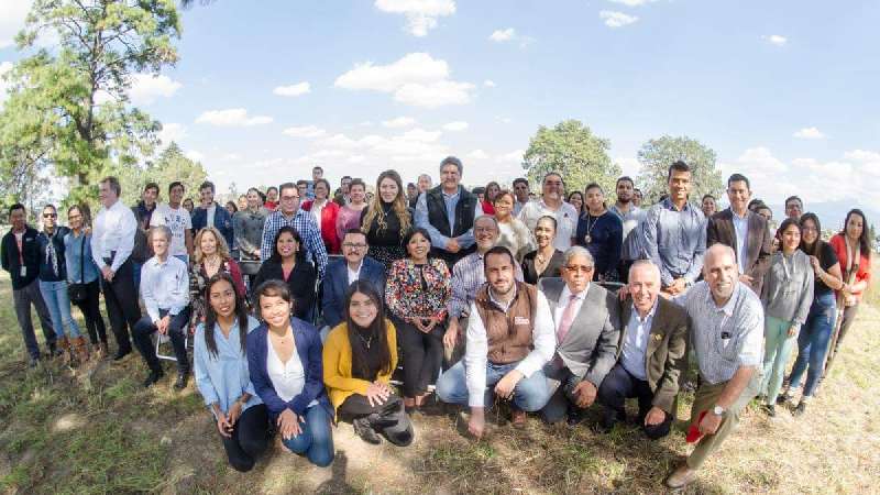 Colocan primera piedra para construcción de la Prepa Ibero