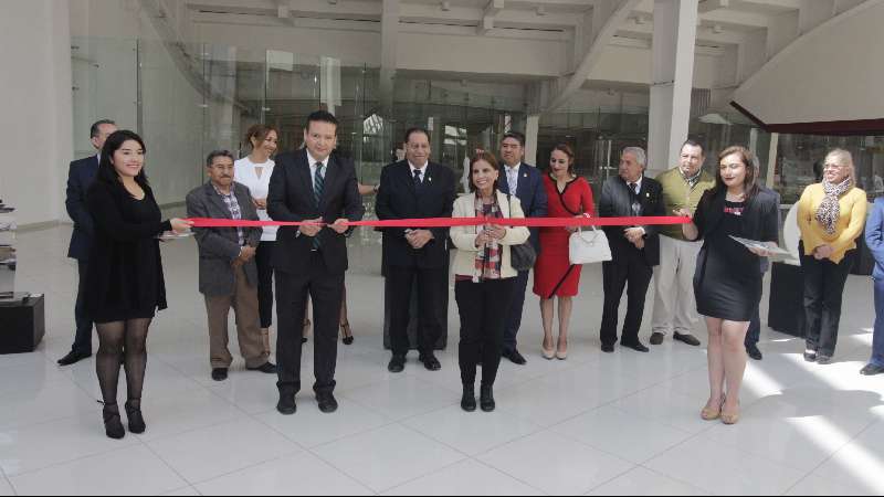 Inaugura la UAT la exposición Peregrinas Piedras