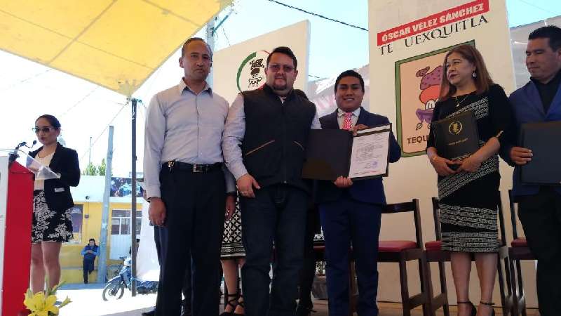 Constancias de posesión a escuelas en Tequexquitla