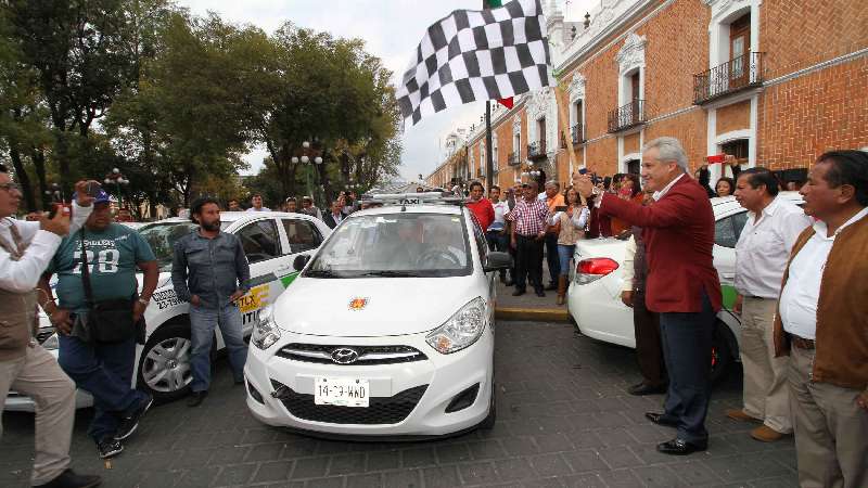 Inicia operaciones plataforma digital de servicio de taxi