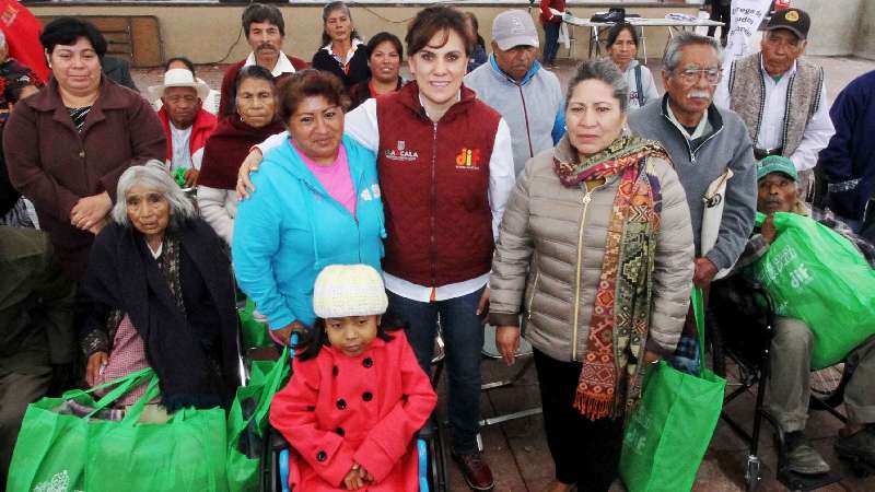 Entrega Sandra Chávez 161 apoyos a personas con discapacidad