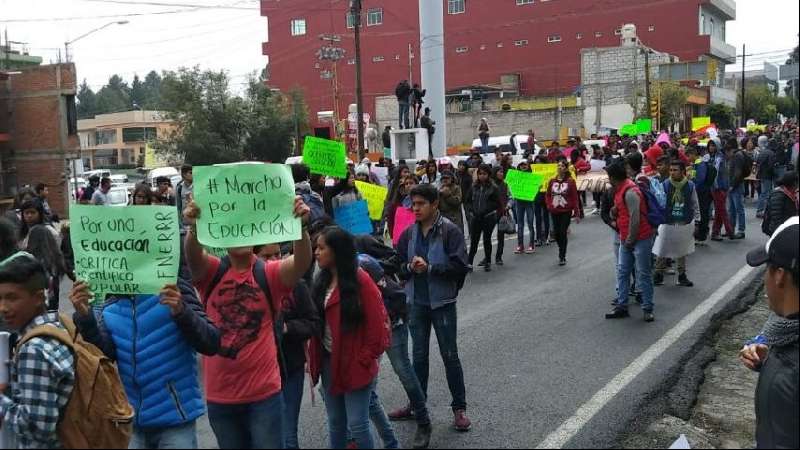 Con refuerzos de otras entidades y lluvia, marcha Fnerrr