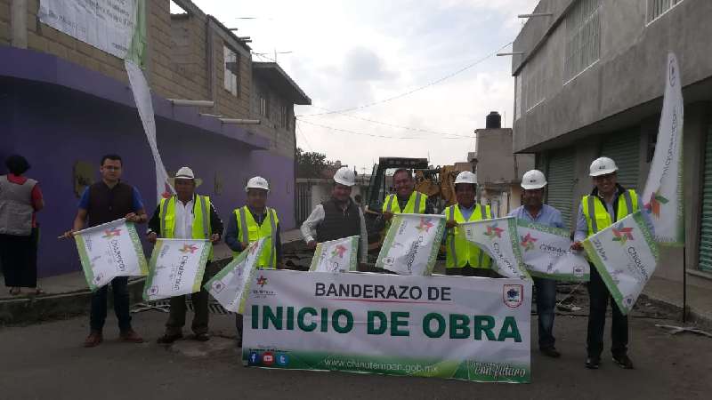 Da Héctor Domínguez banderazo de inicio para una obra 