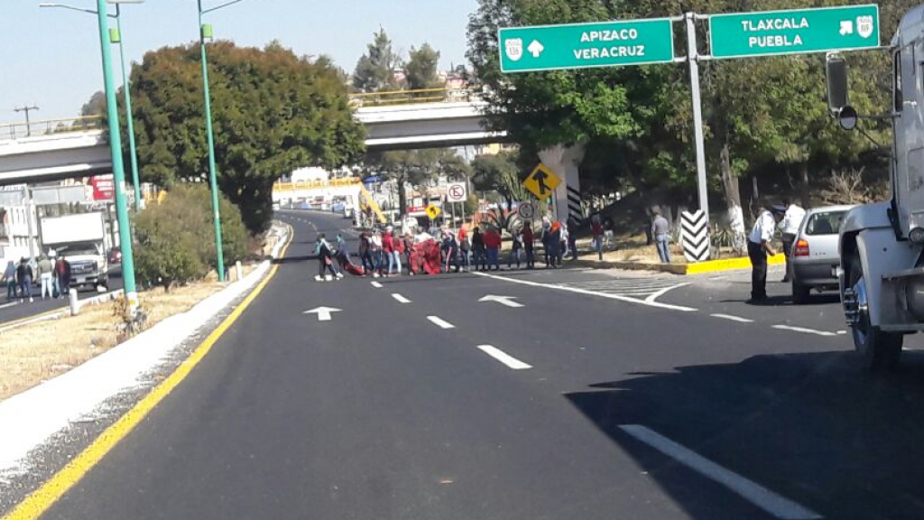 Toman normalistas el Trébol