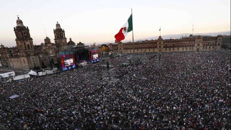 El zócalo de México, un cañón de esperanza para América Latina