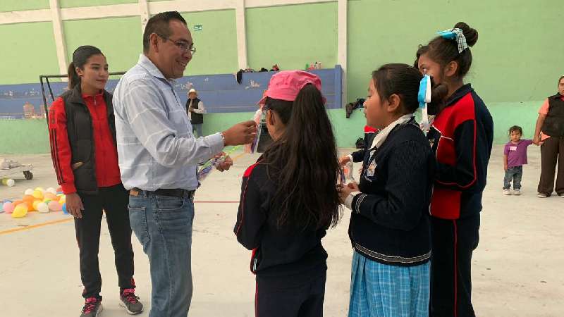 Convive MACY con estudiantes, padres de familia y maestros