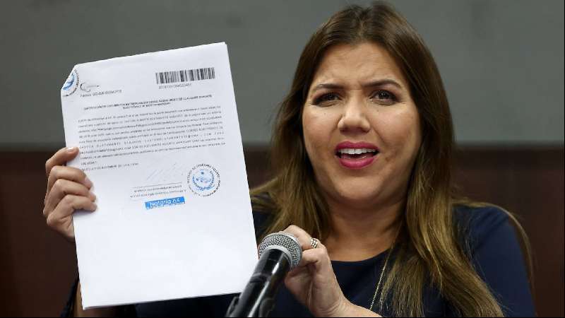 Moreno suspende las funciones de la vicepresidenta de Ecuador