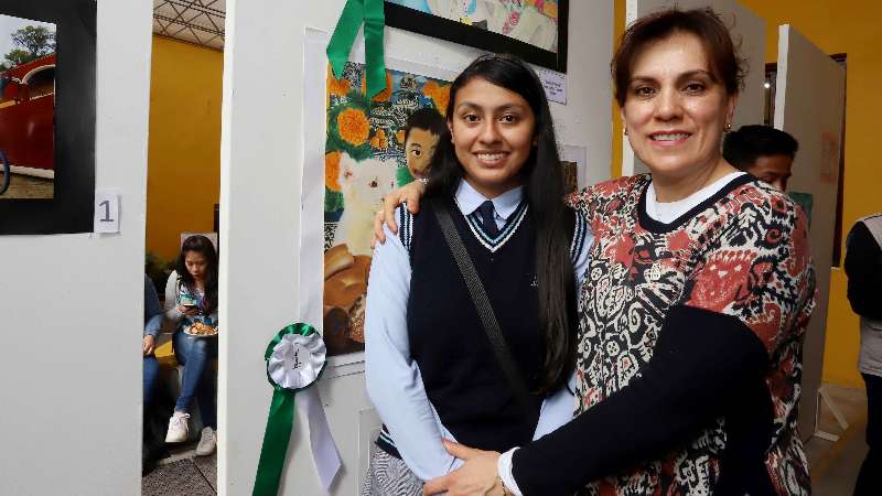 Premia Sandra Chávez a ganadores del segundo concurso infantil
