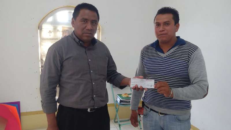 Entregan en Ixtenco apoyos económicos a grupos guadalupanos