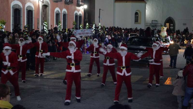 15 mil personas encendieron la magia de la navidad en Huamantla