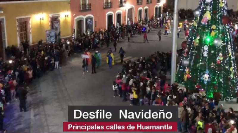 Desfile navideño en Huamantla