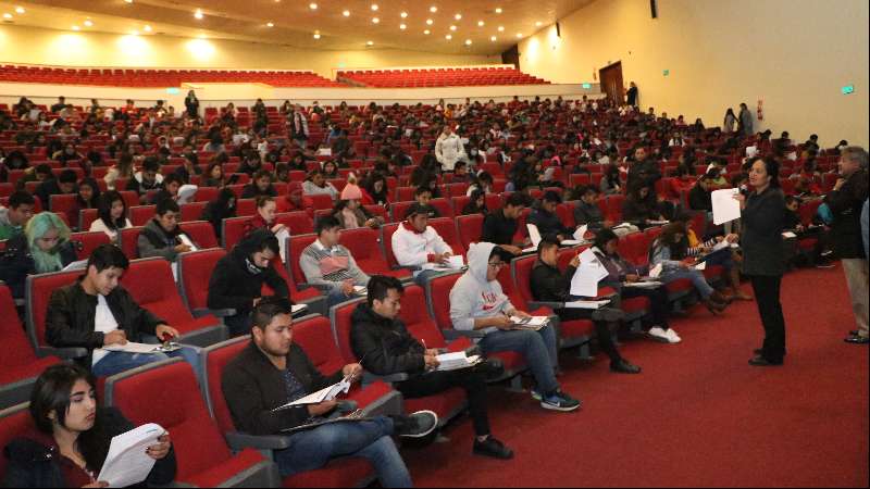 Presentaron en la UATx examen de admisión al ciclo II