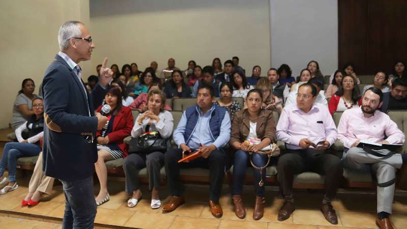 Brindó IEM 250 pláticas, talleres y conferencias