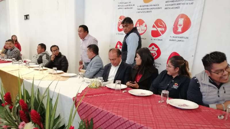 Contraen matrimonio gratuito 26 afortunados en Zacatelco