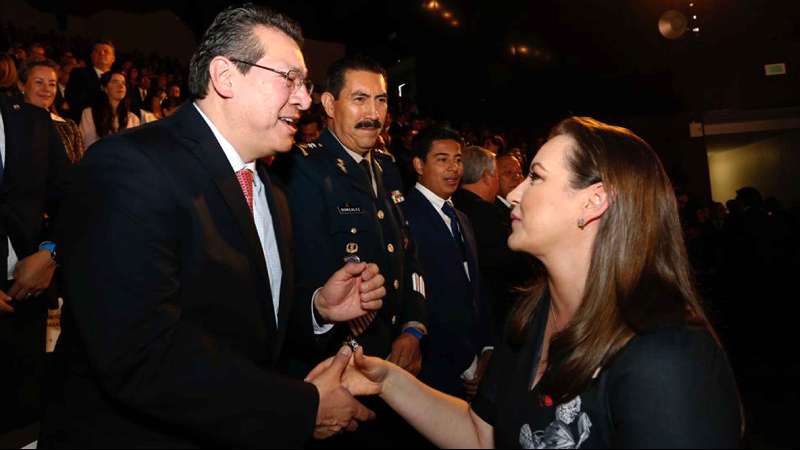 Asiste Marco Mena a toma de protesta de gobernadora de Puebla