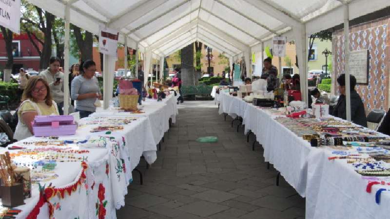 Instala SMDIF de Tlaxcala Expo venta Navideña en la capital