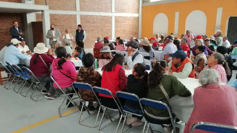 Celebran adultos mayores navidades en Tlaltelulco