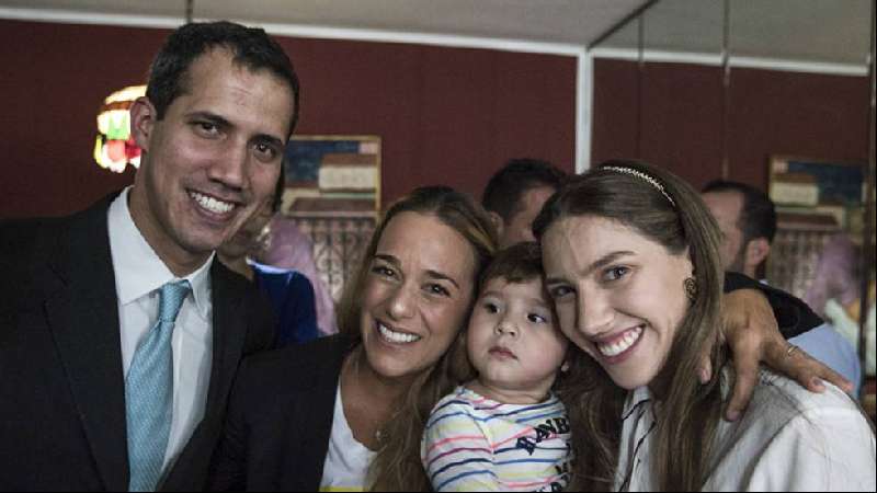 Guaidó denuncia intimidación a su familia 