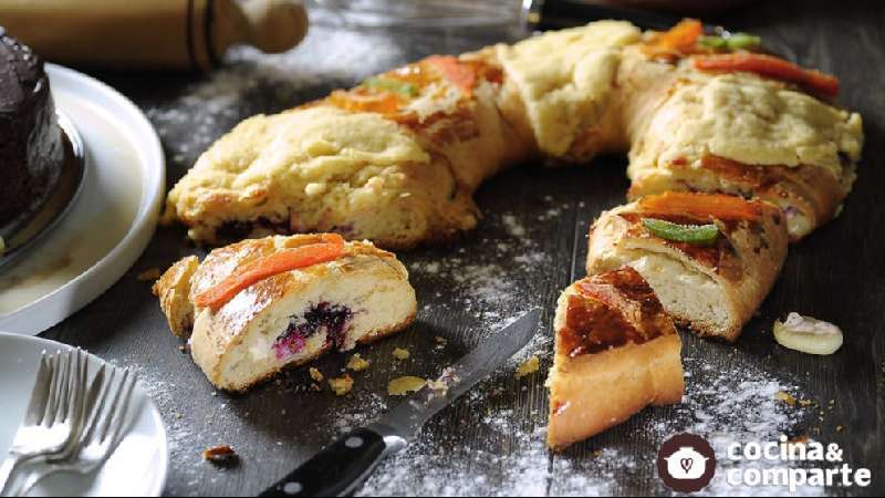 Rosca de Reyes rellena de queso con zarzamora