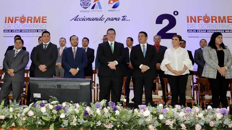 Asiste Mena a segundo informe del presidente municipal de Apizaco