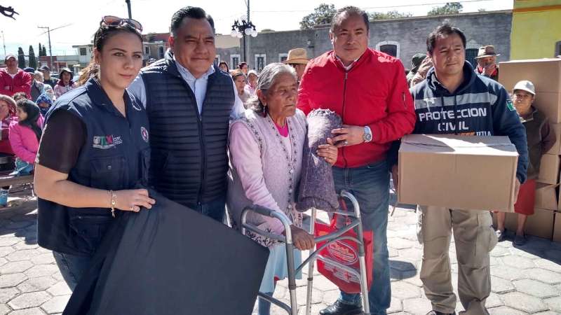 Distribuye CEPC insumos por temporada invernal en Tetla y Tlaxco