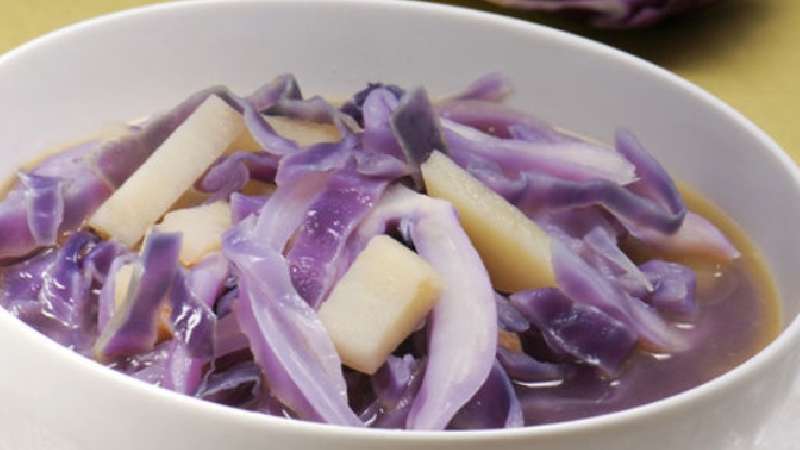 Sopa de col morada