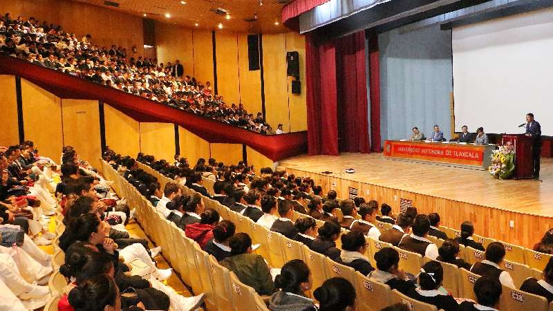 Conmemora UATx el Día de la Enfermera con ciclo de conferencias