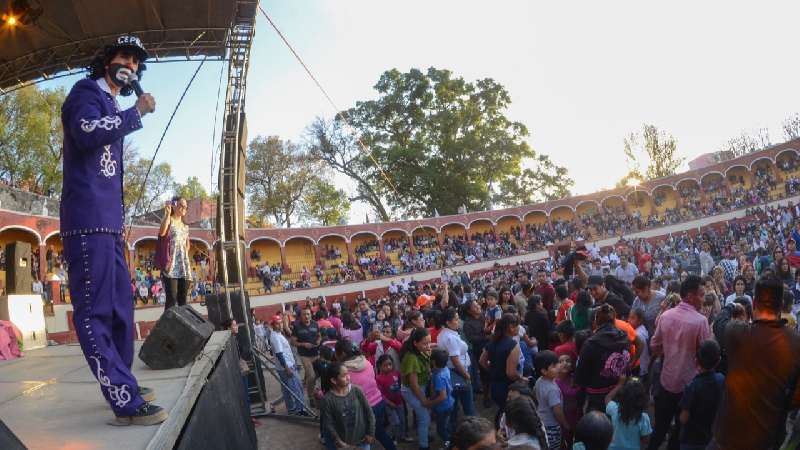 Disfrutan miles de niñas y niños el Día de Reyes en la capital