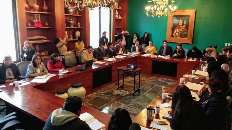 Se reúnen diputados locales con la delegada de programas 