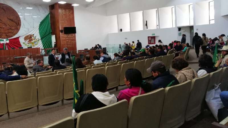 Campesinos doblan a diputados, ceden en reajuste 