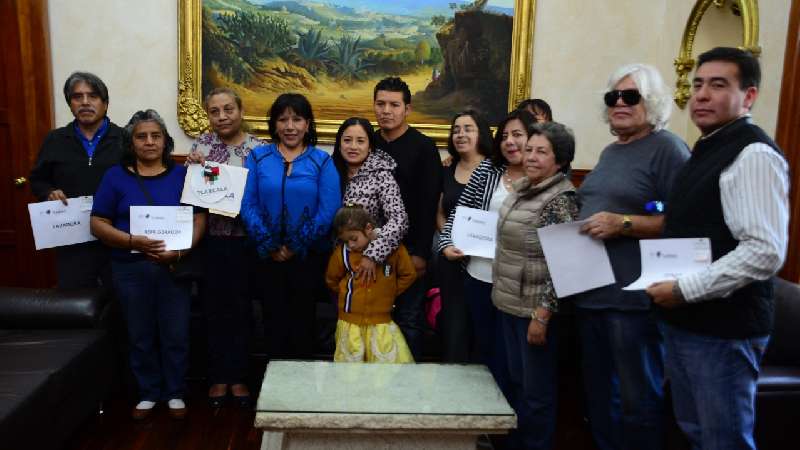 Entrega alcaldesa Anabell Ávalos premios a afortunados ganadores