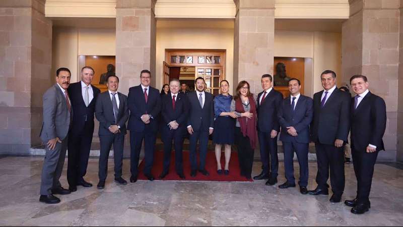 Asiste Marco Mena a ceremonia del 102 aniversario de Constitución