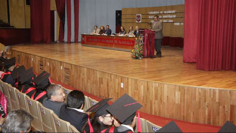 Concluyen posgrado en Administración de la UATx