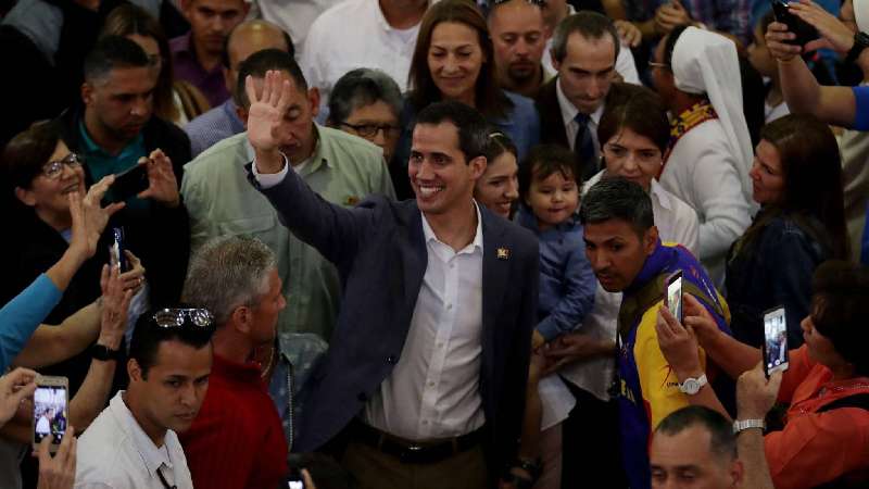 El chavismo busca inhabilitar a Guaidó con una investigación