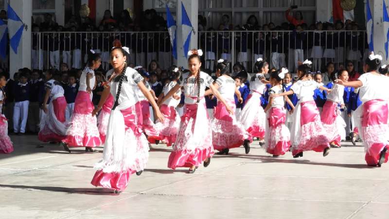 Entrega edil de Teolocholco instrumentos a primaria