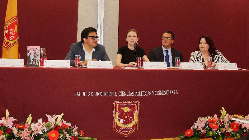 Presentaron en la UATx el libro 