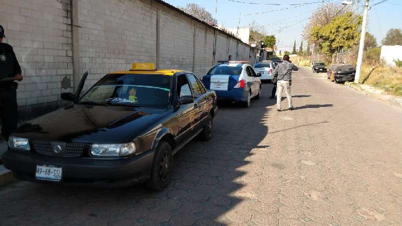 Policía de Xicohtzinco recupera “taxi” con reporte de robo