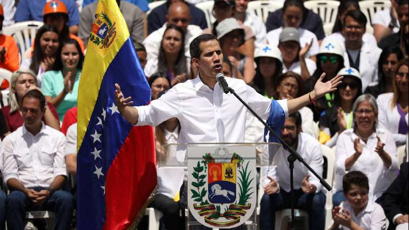 Guaidó organiza a cientos de miles de voluntarios