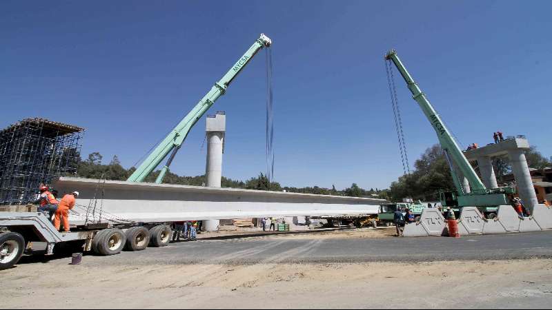 Inicia Secoduvi colocación de trabes del puente de la carretera