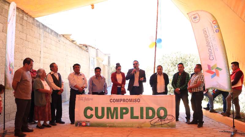 1,298 m2 adoquín entregados por Héctor Domínguez en Cuahuixmatlac