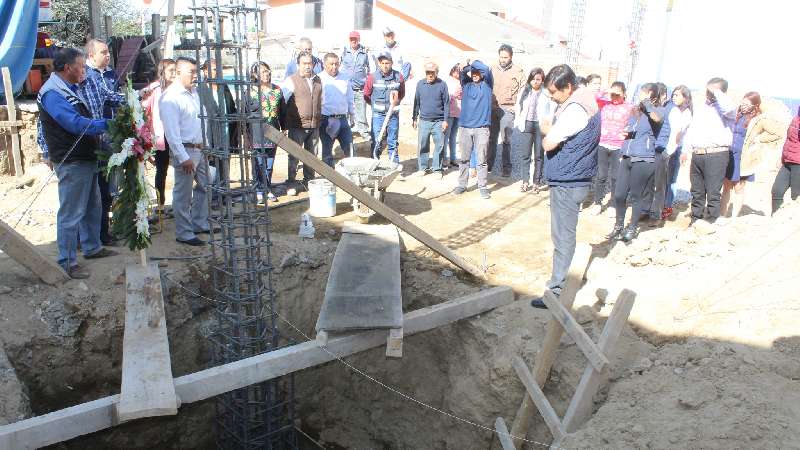 Primera piedra de la nueva presidencia en Tocatlán