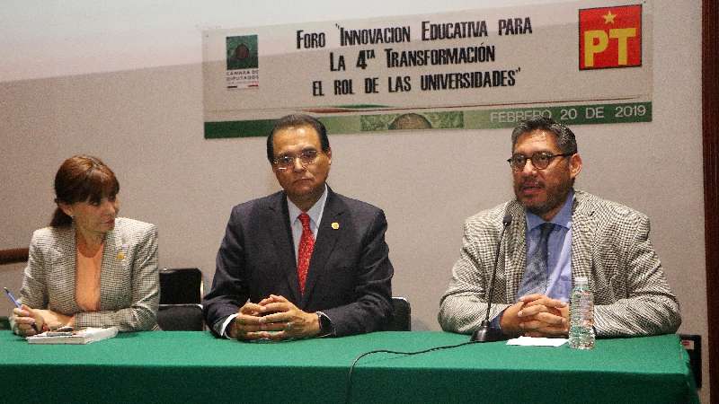 Participó la UATx en el foro