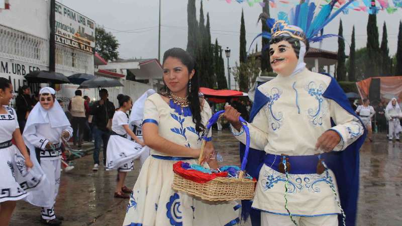 Coronan a reina del “Carnaval Ixtulco 2019” 