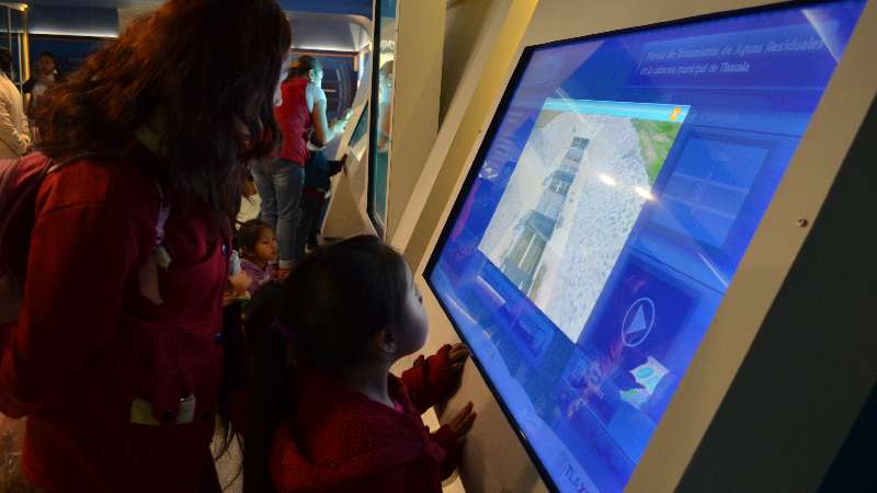 Visitan estudiantes de Xicohtzinco Sala Interactiva del Agua