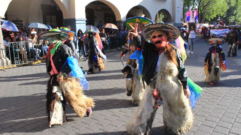 Xicohtzinco presente en el desfile de Carnaval de Tlaxcala