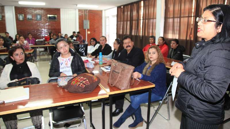 Fortalecen docentes procesos educativos en el quinto consejo 