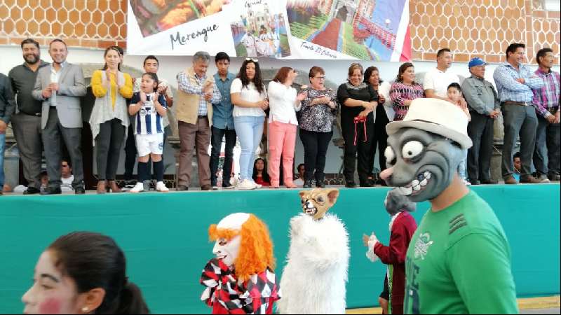 Reciben 32 camadas apoyos en el Carnaval de Ixtacuixtla 