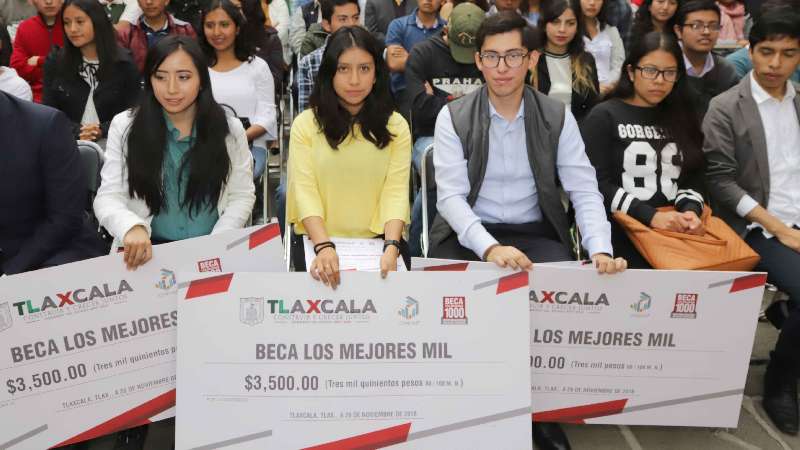 Continuarán beneficios sistema estatal de becas para estudiantes