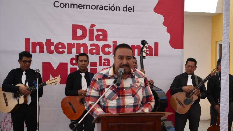 Gobierno de Xicohtzinco  defiende Derechos de Mujeres: Badillo