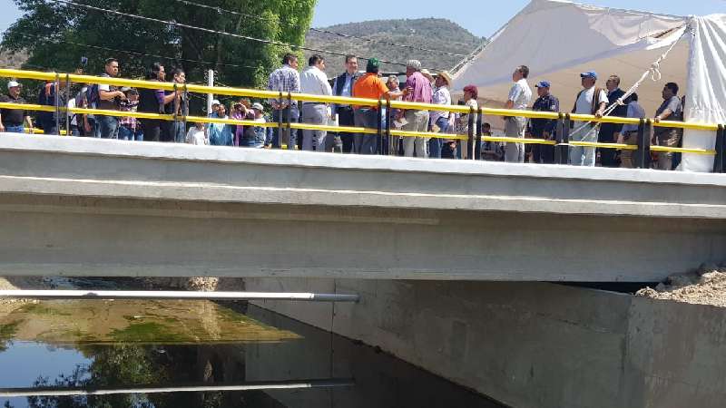 Puente dañado en sismo nuevamente en funcionamiento